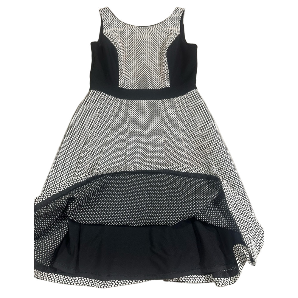 White House Black Market Black and Cream with Pockets Size 2 - Picture 4 of 10